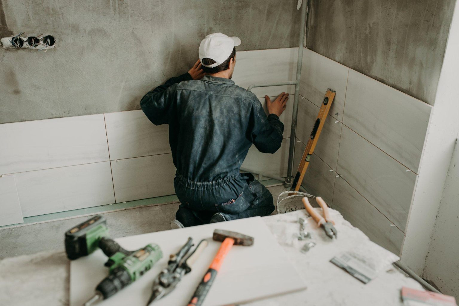 Comment poser du carrelage mural ? - Conseils pratiques pour une maison ...